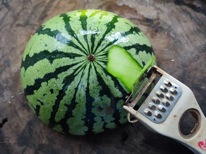 Steps for Making Egg Dry-Fried Watermelon Rind