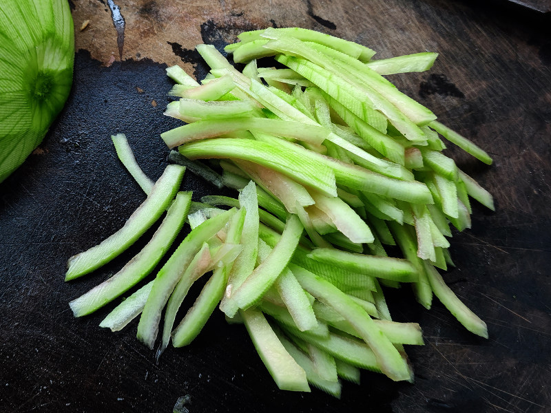 Steps for Making Egg Dry-Fried Watermelon Rind