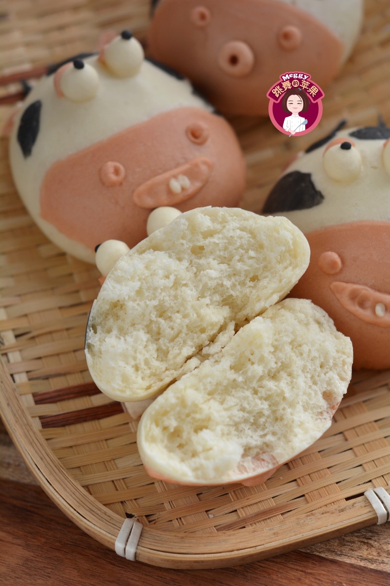 Flower Cow Steamed Buns