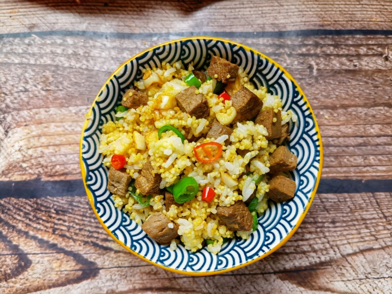 Steps for Making Green and Red Pepper Beef Fried Rice