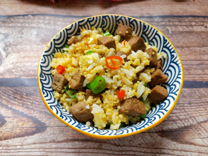 Green and Red Pepper Beef Fried Rice