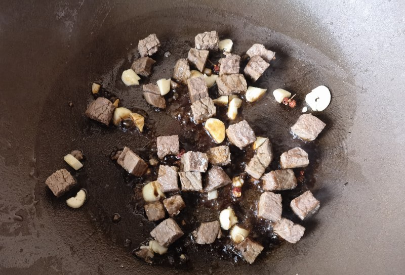 Steps for Making Green and Red Pepper Beef Fried Rice