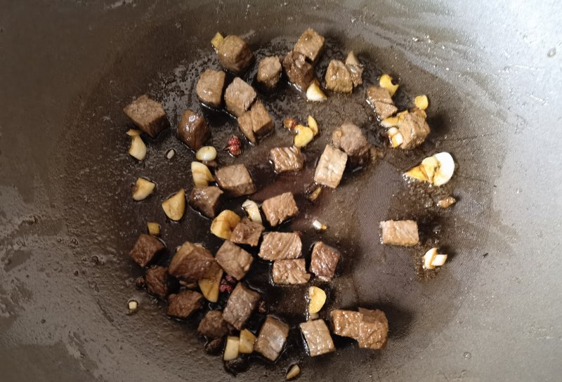 Steps for Making Green and Red Pepper Beef Fried Rice