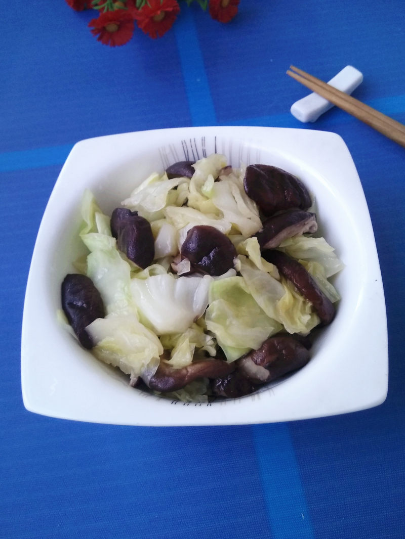 Stir-fried Round Cabbage with Shiitake Mushrooms