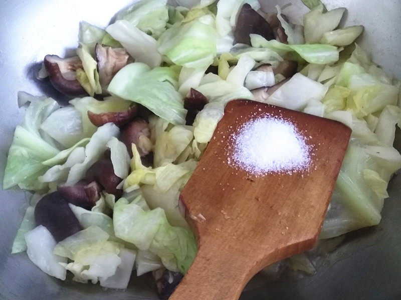 Stir-fried Round Cabbage with Shiitake Mushrooms Step-by-Step