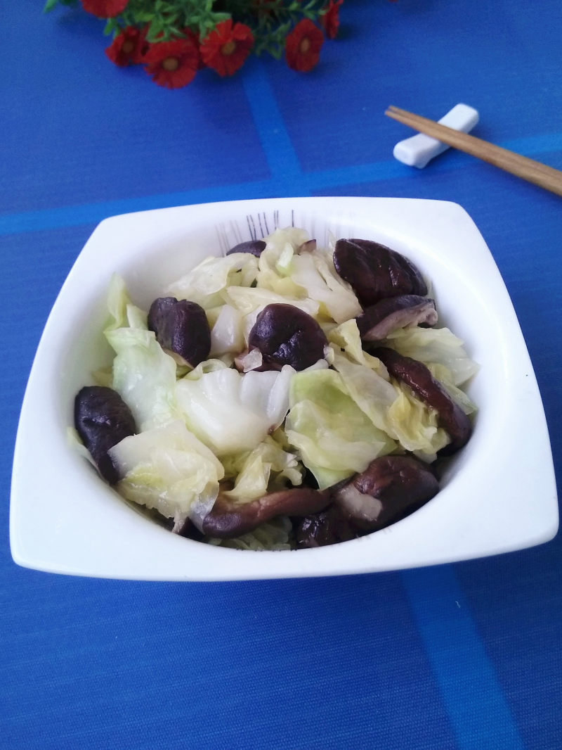 Stir-fried Round Cabbage with Shiitake Mushrooms