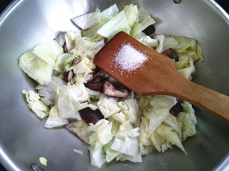 Stir-fried Round Cabbage with Shiitake Mushrooms Step-by-Step