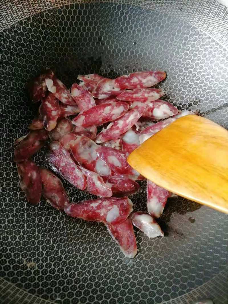 Steps for Making Winter Bamboo Shoots Stir-Fried with Chinese Sausage