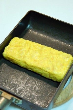 Steps for Making Japanese Rolled Omelette