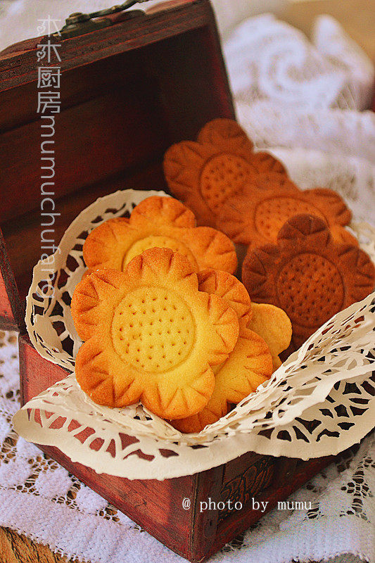 Sunflower Biscuits with Two Colors