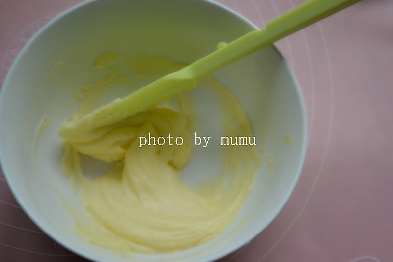 Steps for Making Sunflower Biscuits with Two Colors