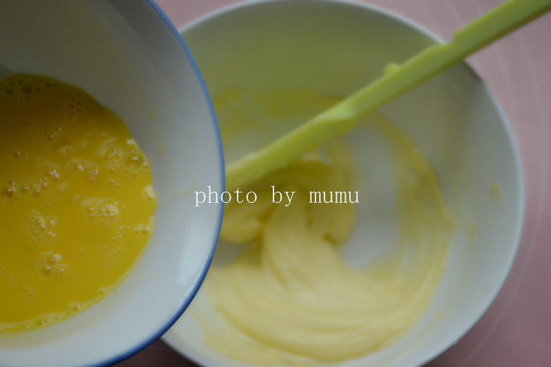 Steps for Making Sunflower Biscuits with Two Colors