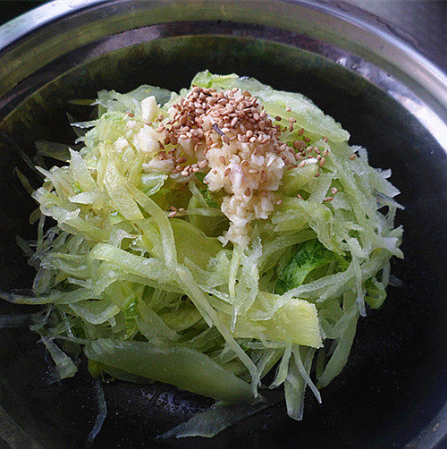 Detailed Steps for Making Crispy and Tender Cold Dressed Bamboo Shoots