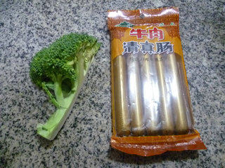 Steps for Making Broccoli and Beef Sausage Stir-Fried Rice Cake