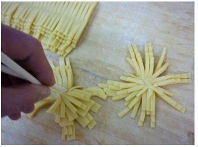 Steps for making Egg Noodle Chrysanthemum