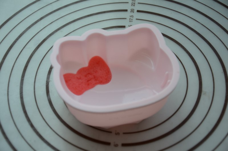 4-inch KITTY Steamed Cake Making Steps