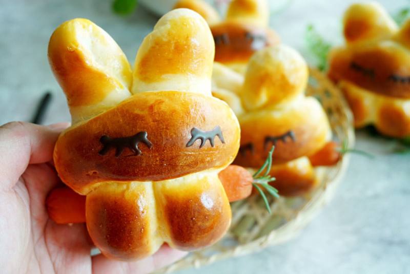 Steps to Make Rabbit-Shaped Bread