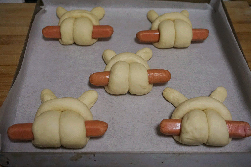 Steps to Make Rabbit-Shaped Bread