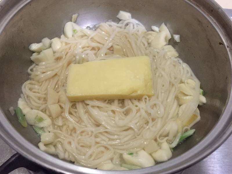 Steps for Making Easy Cheese Noodles