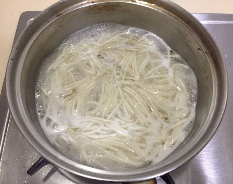 Steps for Making Easy Cheese Noodles