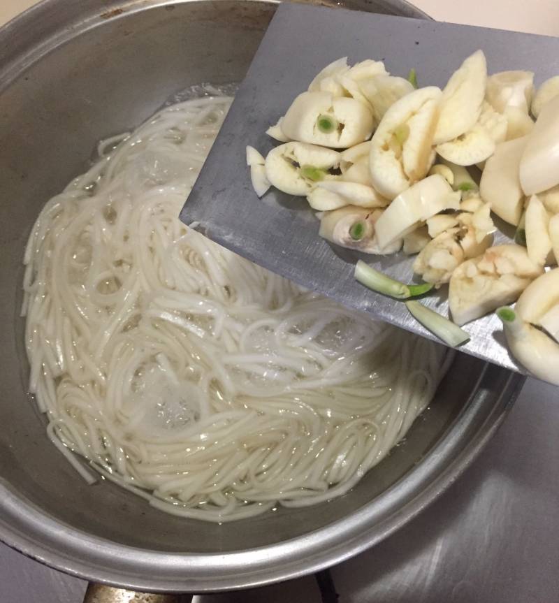 Steps for Making Easy Cheese Noodles