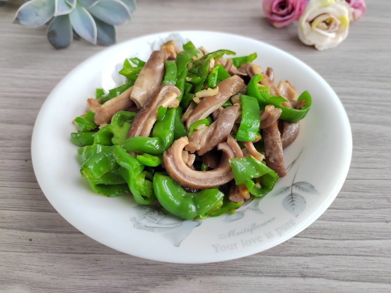 Green Pepper Stir-Fried Pork Tripe