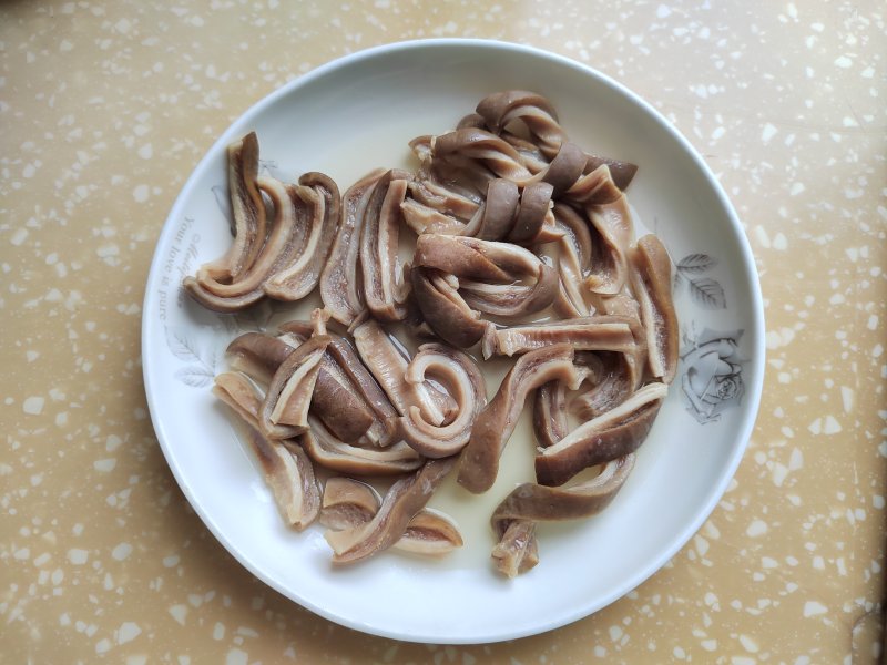 Steps for Making Green Pepper Stir-Fried Pork Tripe