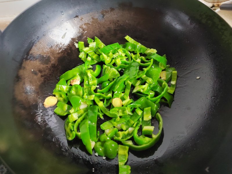 Steps for Making Green Pepper Stir-Fried Pork Tripe