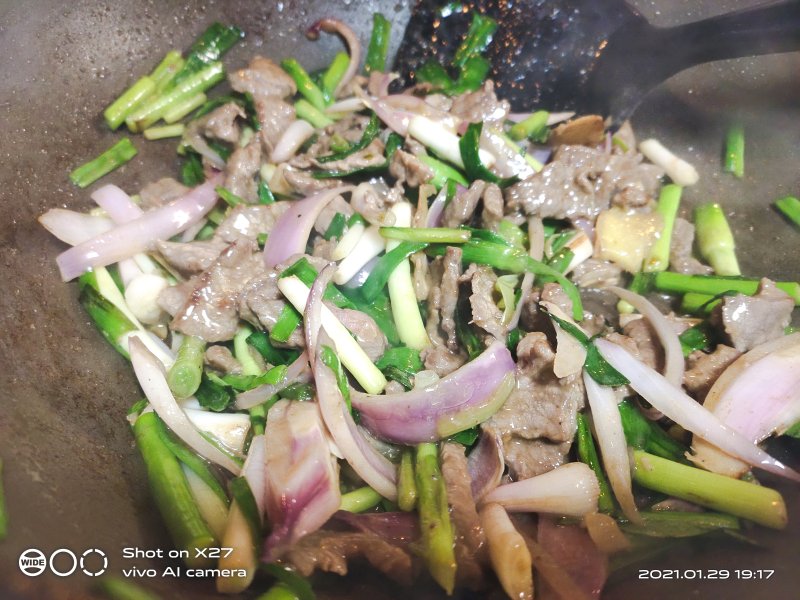 Steps for Cooking Onion and Garlic Chives Stir-Fried Beef