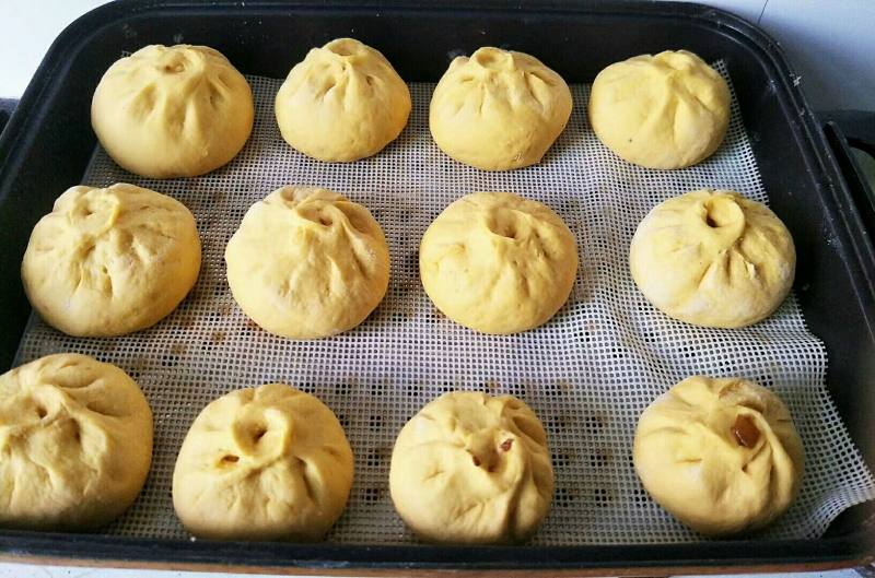 Steps for Making Pumpkin Meat Buns