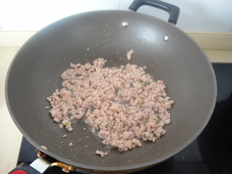 Steps for Making Tomato Meat Sauce Pasta