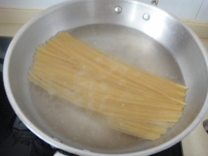 Steps for Making Tomato Meat Sauce Pasta