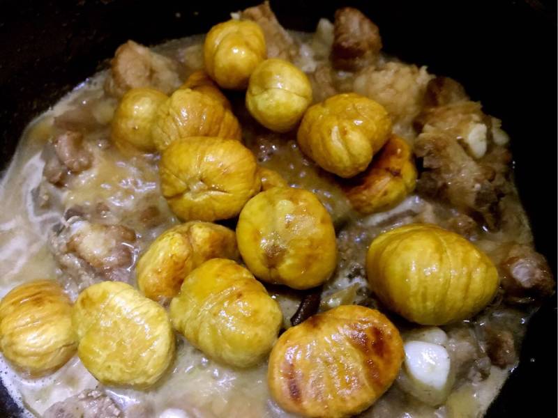 Steps for Braised Pork Ribs with Chestnuts