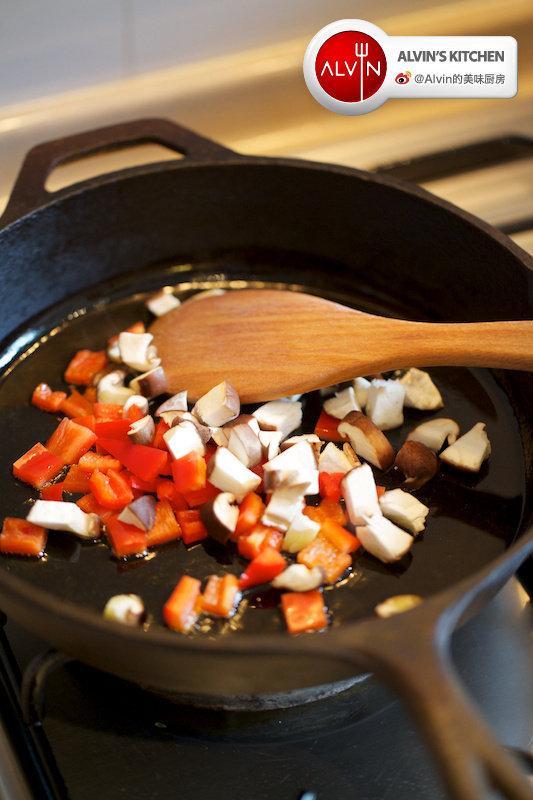 Steps for Making Versatile Stuffed Egg Pancake