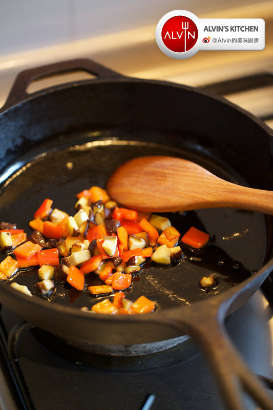 Steps for Making Versatile Stuffed Egg Pancake