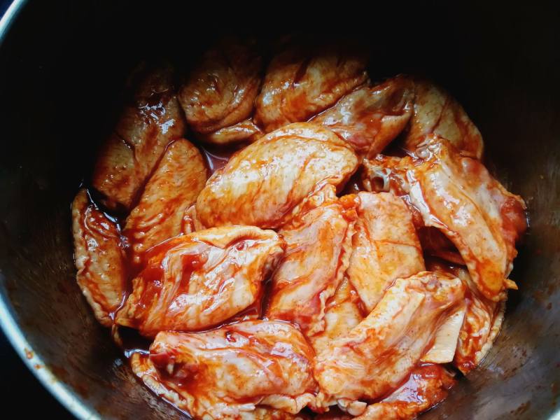 #FamilyDinner##OvenDish#Spicy Grilled Wings cooking steps