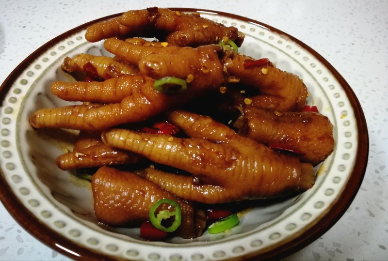 Lujishou (Braised Chicken Feet)