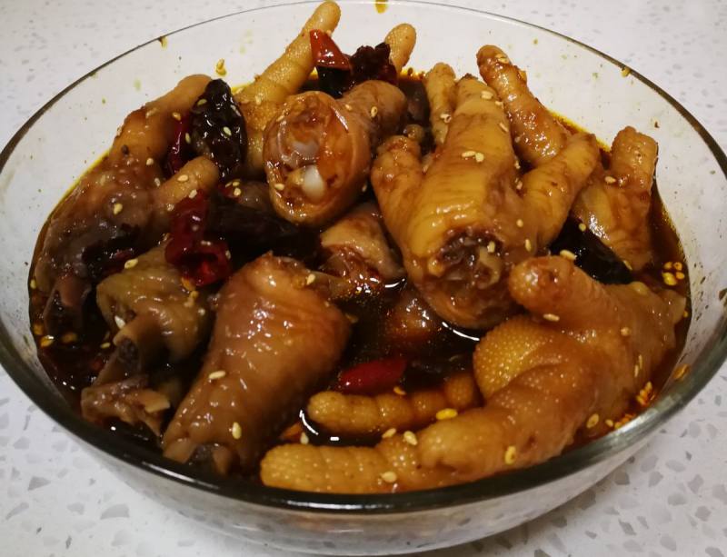 Steps for cooking Lujishou (Braised Chicken Feet)