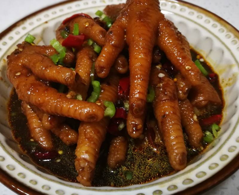 Steps for cooking Lujishou (Braised Chicken Feet)