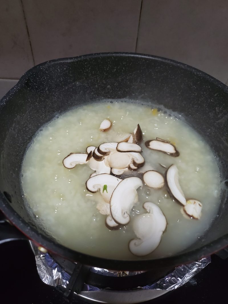 Steps for Making Shrimp and Mushroom Congee