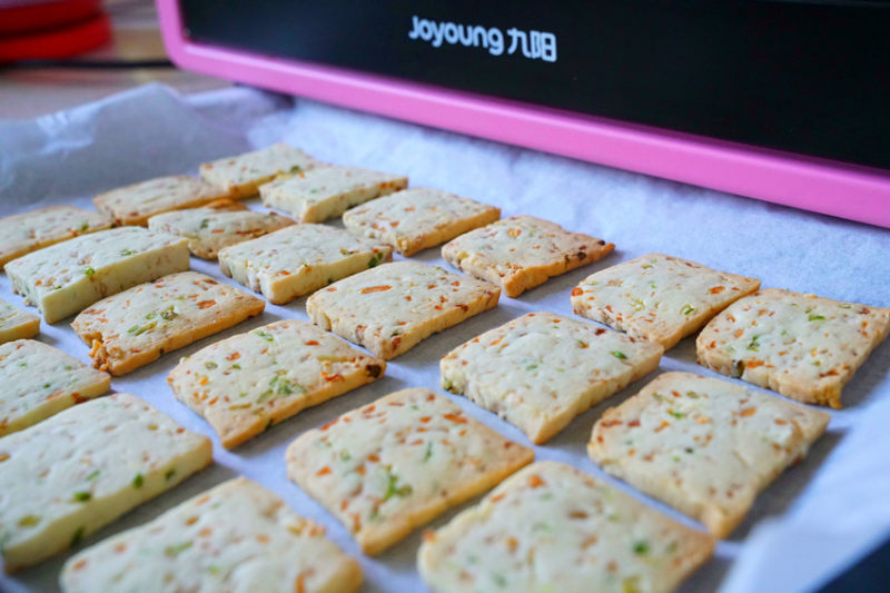 Steps for Cooking Fish Sausage and Scallion Biscuits