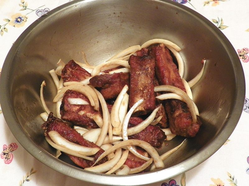 Steps for Making Chinese-style Baked Ribs in Foil