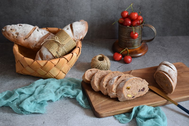 Mixed Grain and Nut European Bread