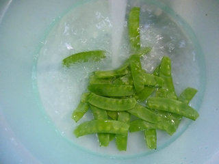 Steps for Making Green Beans Mixed with Pig Ears