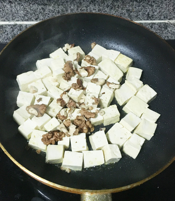 Steps for making Core Kernel Tofu and Black Fungus Casserole