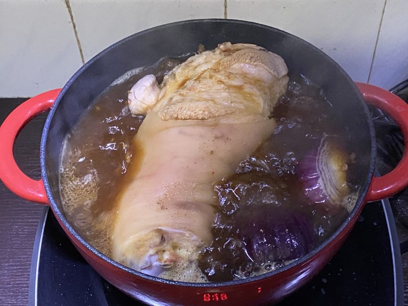 Home-style Recipe for Dongpo Pork Knuckle, Fragrant, Tender and Delicious! Cooking Steps