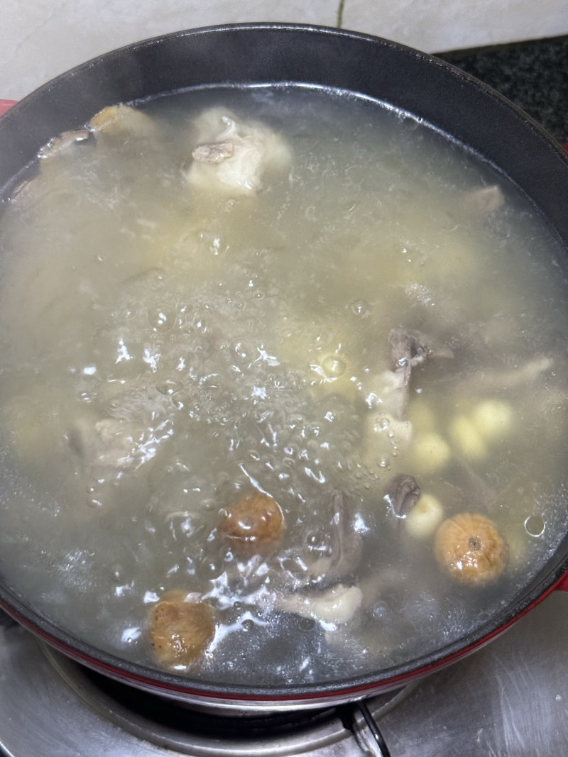 Steps for Cooking Lotus Seed Pork Heart and Rib Soup