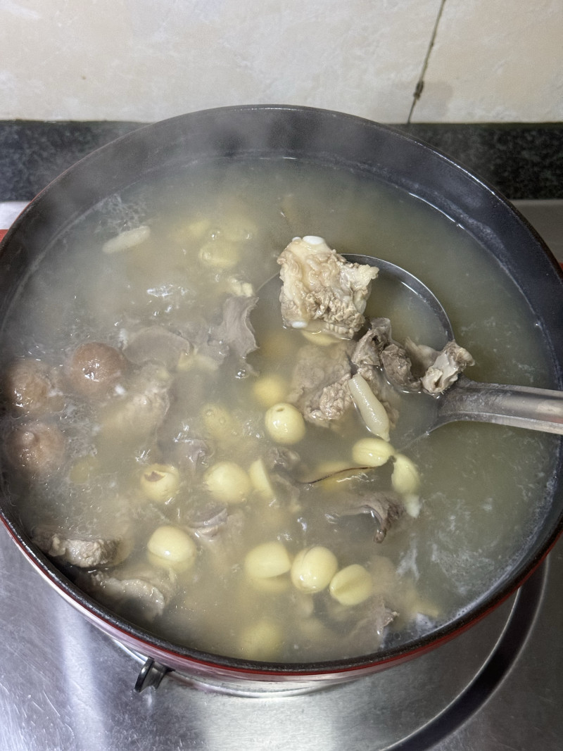 Steps for Cooking Lotus Seed Pork Heart and Rib Soup