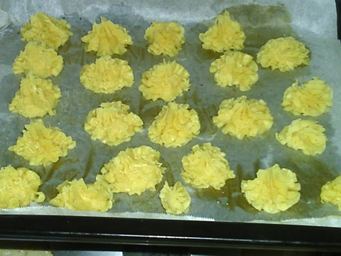 Steps for making Stacked Flower Cookies