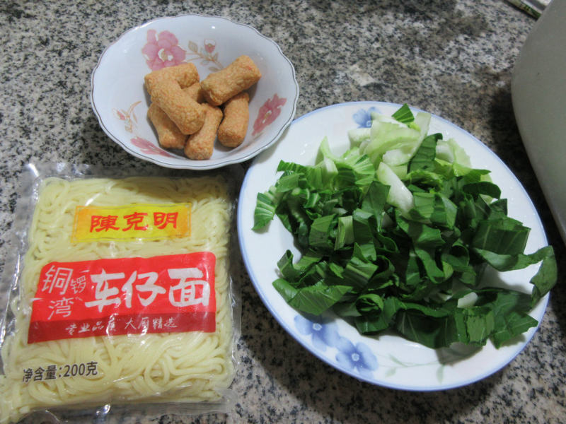 Steps for Making Sweet and Spicy Stir-Fried Carrot Noodles with Greens